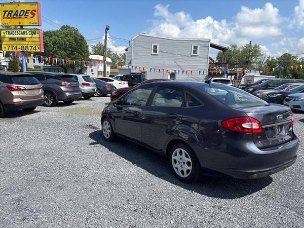 Sedán Ford Fiesta SE 2012 *1 Propietario - $5,995 (New Cumberland)63613662993793122