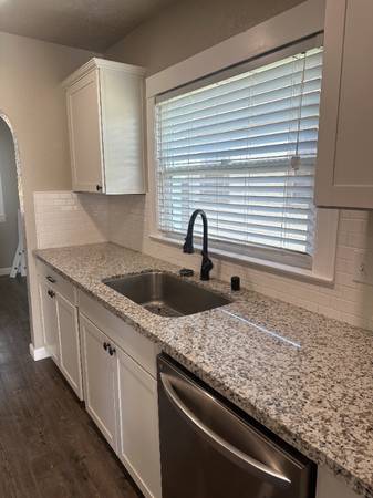 1 Charming 3 Bed 1 Bath Home in Lemoore | Available 12/15 | $1650/mo 1