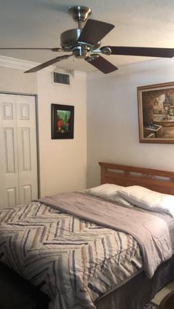$900 / 3br - MALE STUDENT/PROFESSIONAL WANTED TO SHARE  CONDO (SW 68 ST. AND 147 AVE.)64049279741826120
