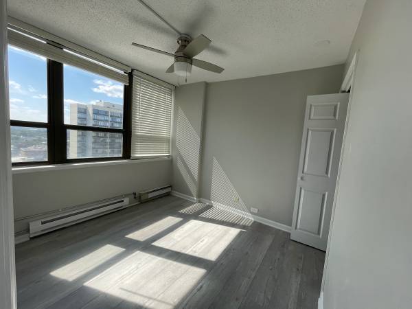 $1,900 / 1br - 700ft2 - Great 1 bed with balcony with lake view (Lincoln park)64041810673283123
