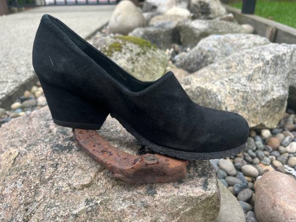 NEW Gravity Pope Audley of London black suede wedges shoes 8 1