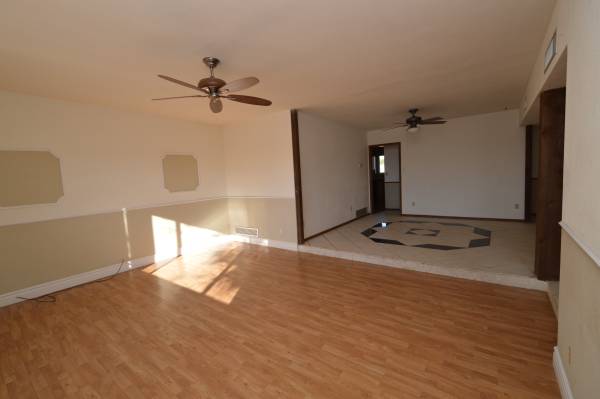 $2,300 / 4br - 2183ft2 - Roomy 4-bedroom house with spectacular views! (5050 N Hillcrest Drive)63675014028163123
