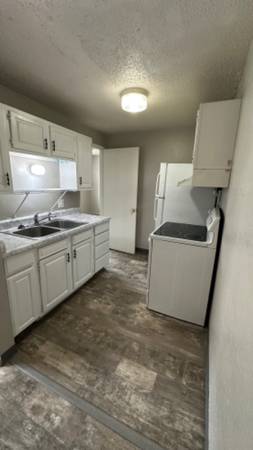 1 1 bedroom with study in downtown Fairbanks close to Ft WW. 1