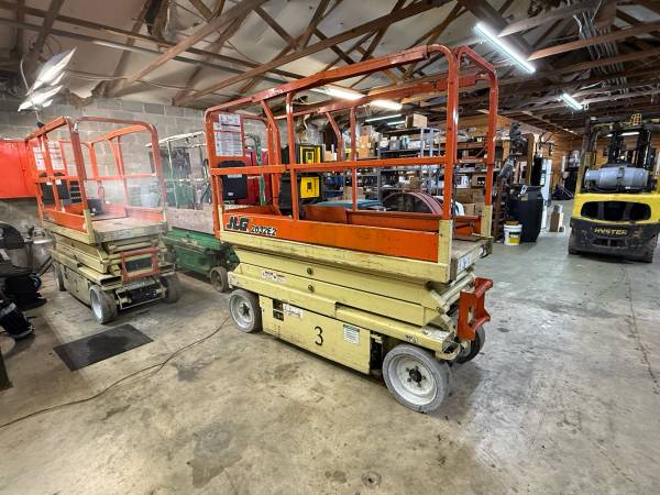 JLG 2032 Scissor Lift 1