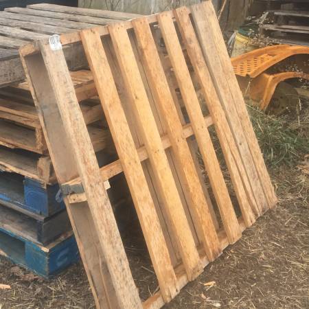 Wood pallets for free 1