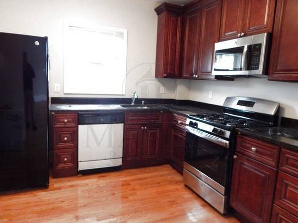 $900 / 5br - Rooms for Rent  Ball Square Area | Spacious 5BR/2BA Apartment. (Medford, Ball Sq, Tufts University)63797280744065121