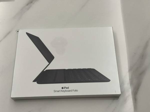 BRAND NEW Apple Smart Keyboard Folio for iPad Pro 11 and iPad Air 11 1