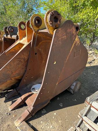 CATERPILLAR 36" EXCAVATOR BUCKET 1