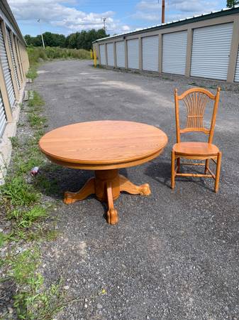 Solid Oak Pedestal Table with 4 chairs and 4 leaves 1