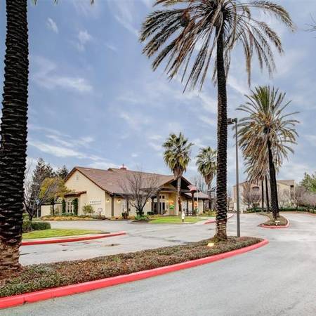 $2,078 / 1br - 852ft2 - High-Speed Internet Access, Onsite Management64044026266499120