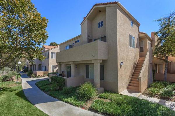 $2,589 / 2br - 1012ft2 - Central Air/Heating, Beautiful Landscaping, 2 BD (Santa Clarita)63701166522755122