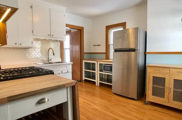 $800 / 2br - 926ft2 - Your own charming home with beautiful SAUNA! Walk to parks and the riv63797857660289122