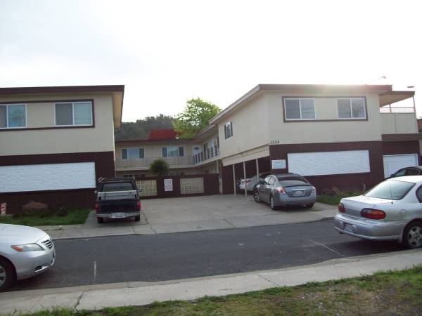 3 BEDROOMS 2 BATH 2,800.00 1