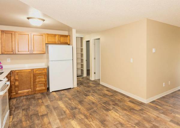 $1,345 / 1br - $500 SAVINGS NOW + Desirable 1B - Small Complex, Open Floorplan (Tigard)63914738538498122