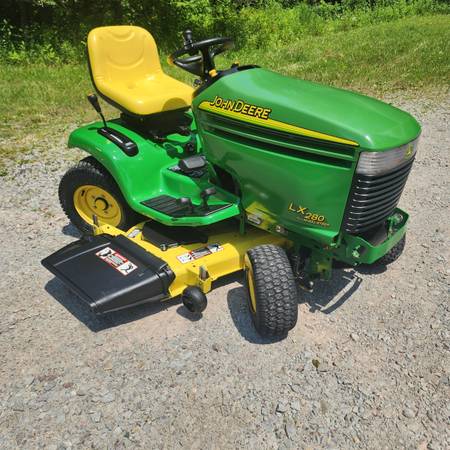 John Deere LX280 Four Wheel Steer Lawn 48 inch deck 1