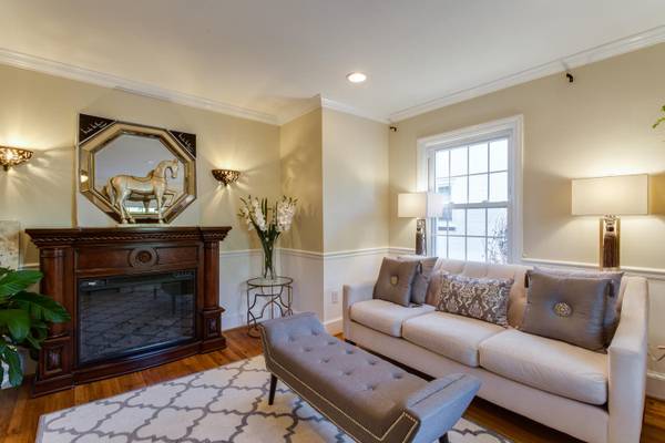 $7,500 / 6br - 3600ft2 - IMPONENTE COLONIAL DE 6 HABITACIONES/4 BAÑOS - A PIE DEL METRO - 10 MINUTOS A DC (NORTH ARLINGTON)63779464362625120