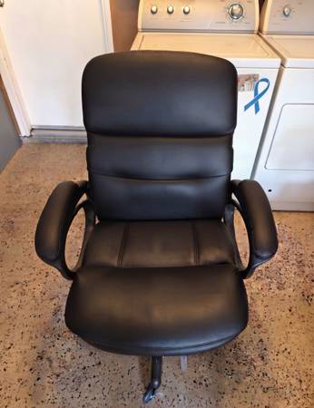 Black Leatherette Computer Chair OBO 1