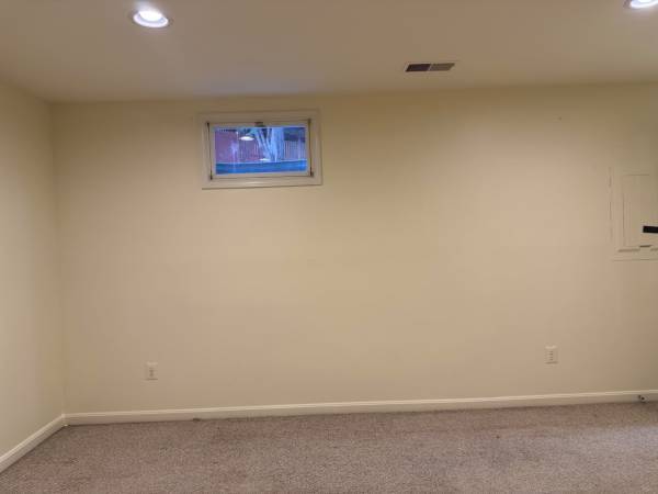 $775 / 1br - Ubicación. Mujer. Sótano privado sin amueblar/baño propio. Servicios incluidos (Silver Spring.ICC, Lay hill, Belpre Rd, Glenmont.)63616304943489124