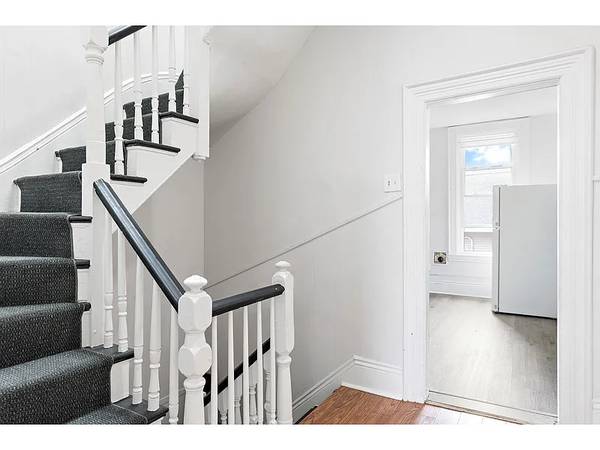 $3,000 / 3br - 1000ft2 - 3 dormitorios actualizados, techos altos, mucha luz solar, ¡propietario local! (Chelsea)63655201960577121