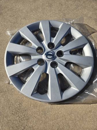 Sentra Hubcap - NEW! 1