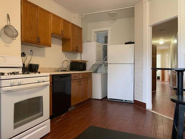 $795 / 4br - Habitación en alquiler | 5 Mark Street Unidad 2 | Disponible ahora (Boston)63828338510083121