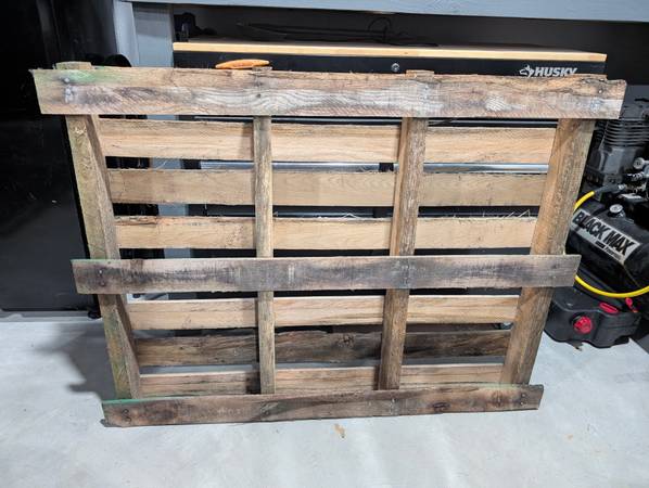 3 Free pallets 1