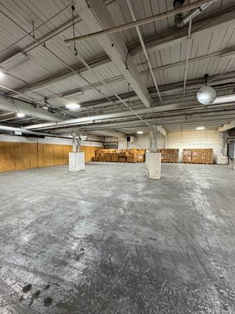 $8,500 / 8489ft2 - Espacio Industrial en New Brunswick Tres Muelles de Carga Techos de 14 Pies NJ (New Brunswick)63762871031809121