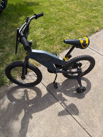 Bat man kids bike brand new 1