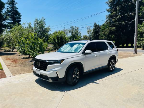 2025 HONDA PILOT TOURING 4x4 Like New! - $44,000 (Modesto)63470781820547120