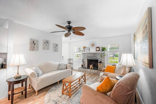 $375,000 / 3br - 1712ft2 - Hagamos un Trato / Vendedor Motivado. 🏡Mira Este Paraíso Tropical Actualizado (PSL)63823722998531123