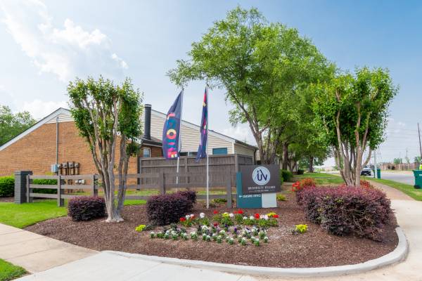 $1,456 / 3br - 1145ft2 - University Village - First. Month. Free! (Jackson)63812779630851120
