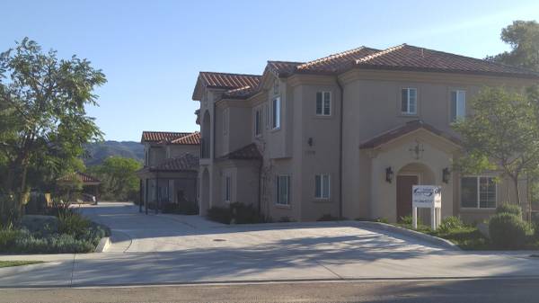 $2,750 / 3br - 1013ft2 - $2,750 - Newer 3B + 2B 2nd Floor (TOP) Views Wood Floors End Unit63800304994307120