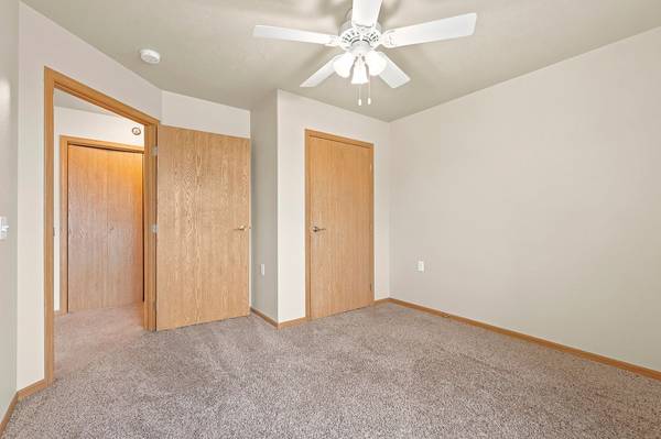 2 Bed, Two Dog Parks, Air Conditioning 1