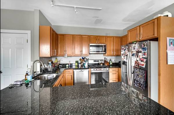 $2,500 / 2br - Sun-Drenched 2-Bedroom in the Heart of Avondale Available Dec 2025 - A (Avondale)64173448110082124