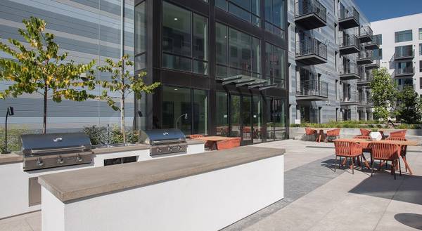 $2,050 / 632ft2 - ESTUDIO HERMOSO, Unidad de esquina, Patio grande con ¡1 MES GRATIS!! (oakland lake merritt / grand)63695821781505124