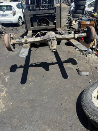 Rear Axle 2002 Toyota Tundra v6 3.4  rear axle  $600 1