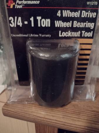 Ford and GM 3/4 to 1 ton 4 wheel drive wheel bearing locknut tool 1