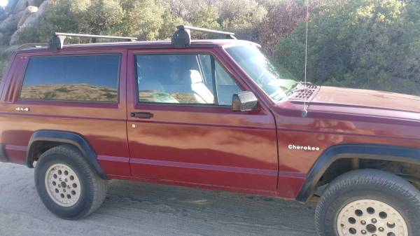 Clásico Jeep Cherokee XJ de 1990 - $6,000 (El Cajon)63440334725633123