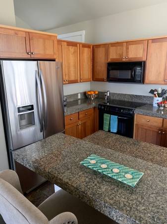 $99 / 2br - 1450ft2 - Eagle Crest Condo tan agradable abierto ahora (Redmond)63839288521857122