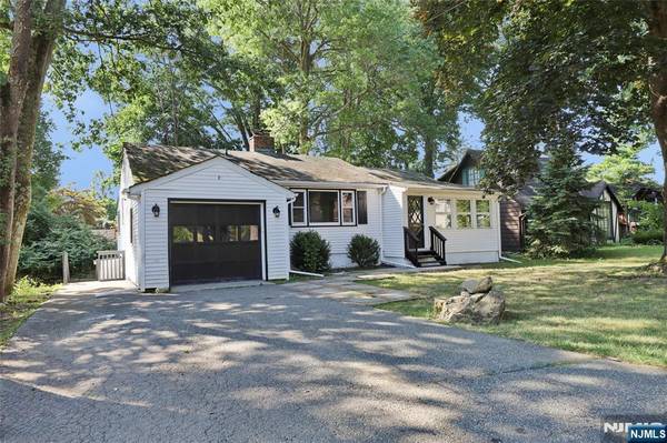 Dreams are now a reality! Home in Sparta. 3 Beds, 1 Baths 1