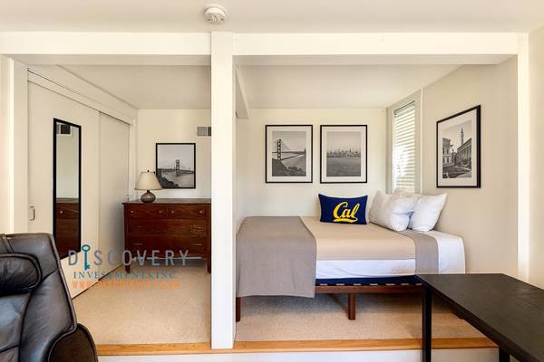$2,300 / 500ft2 - Furnished North Berkeley In-Law Apartment with Private Deck (berkeley)63785477018627124