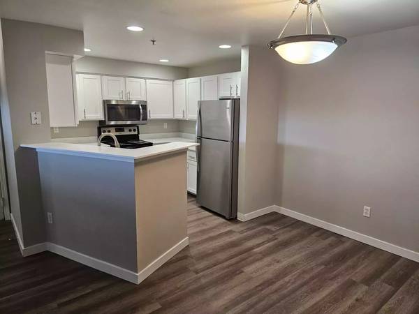 $2,503 / 2br - 1104ft2 - Wow! This 2 bed, 1104 sq ft townhome is simply stunning! Visit today! (Bothell)63910195161219120