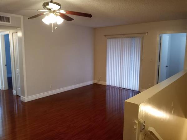 $1,825 / 2br - POMPANO BEACH, Apt 2/2, pool, gym, 1 parking space, water incld (Pompano beach)64002016846337123
