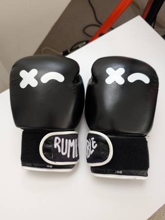 Boxing gloves by Rumble 1