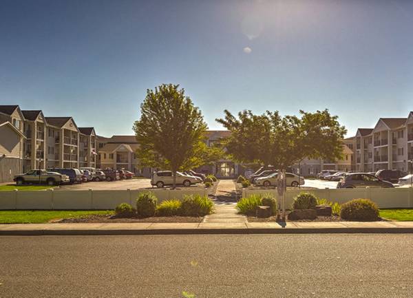 $1,133 / 2br - Fitness Center, Spacious Closets, Formal Dining Room (1950 Bellerive Drive, Richland, WA)63624280320387122