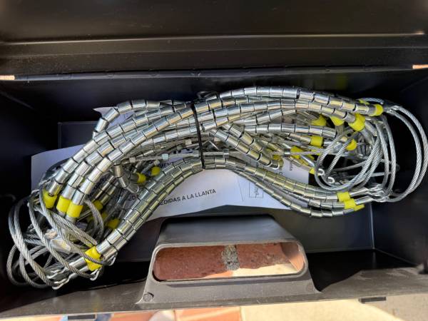 Cadenas para neumáticos Cobra 1034 - NUEVAS - precio minorista $65 - $40 (oeste de LA)63470807532929122