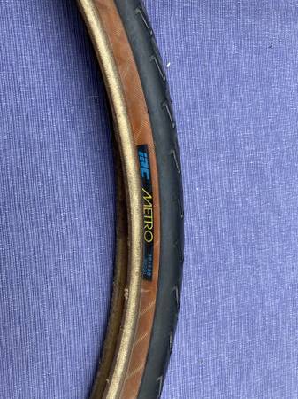 road bike tire IRC Metro 1