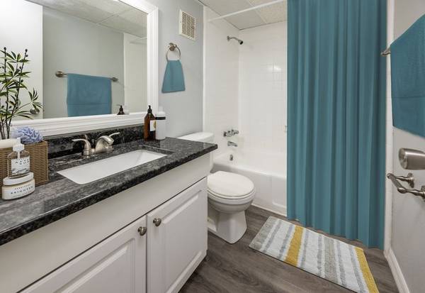 $1,499 / 1br - 525ft2 - 1 bedroom, Granite Countertops., White Cabinetry (1872 Phillippi Shores Dr, Sarasota, FL)63791154550913124