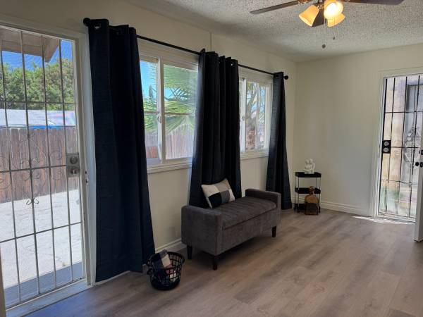 $2,290 / 2hab - 900ft2 - Unidad dúplex de 2 habitaciones/1 baño (La Mesa)63663922093953121
