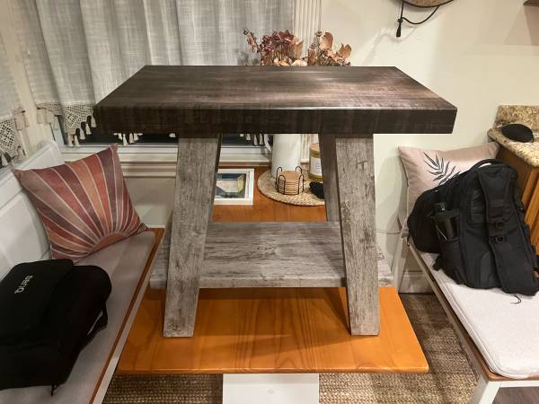 Small end table 1